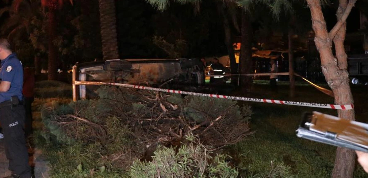 Emniyet kemeri takmayan sürücünün feci sonu: Kullandığı arabanın altında kaldı