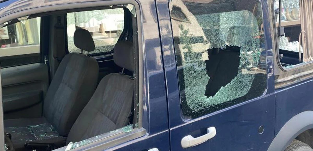 Çalışandan eski iş yerine çekiçli saldırı! Kırılmadık cam bırakmadı, ortalığı birbirine kattı