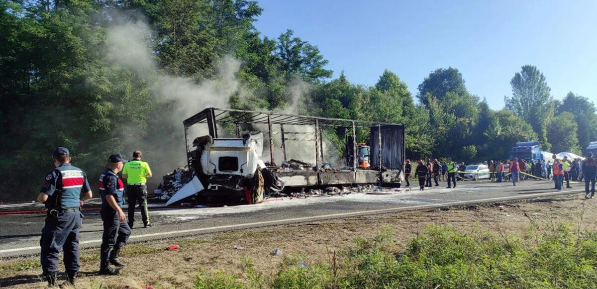 Tır alevlere teslim oldu: Sürücüsü feci şekilde hayatını kaybetti