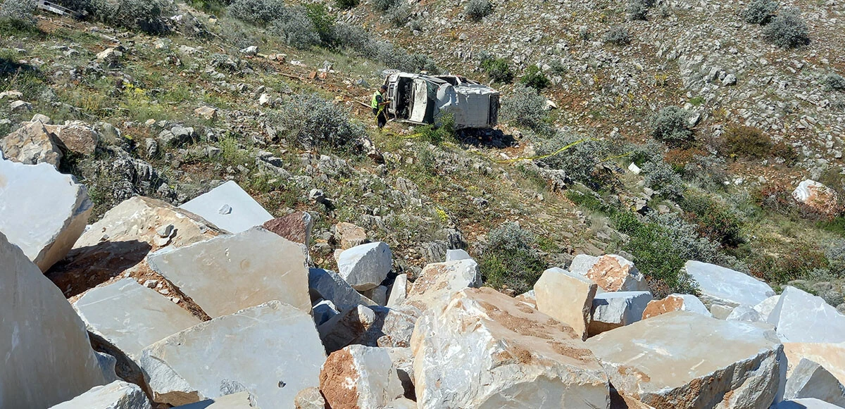 Tarım işçilerini taşıyan minibüs uçuruma yuvarlandı