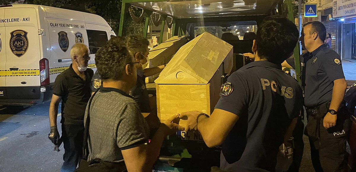 İstanbul’da dehşet anları: Annesinin boğazını bıçakla keserek öldürdü!