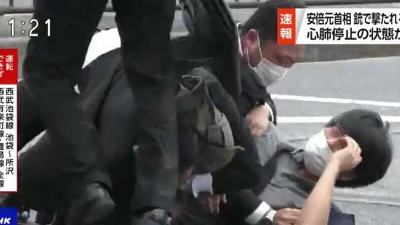 Shinzo Abe vurulma anı: Japonya eski Başbakanı Shinzo Abe kimdir, neden vuruldu, öldü mü? İşte ilk görüntüler...