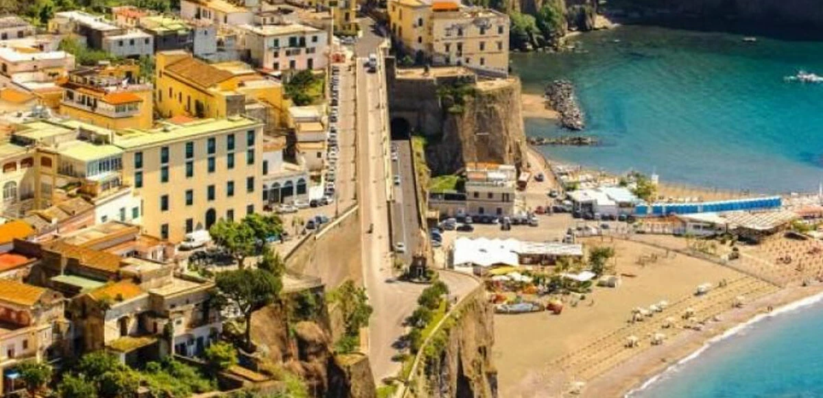 Bikiniyle gezenlere 8 bin 700 lira ceza: Yerel halk rahatsız oluyor