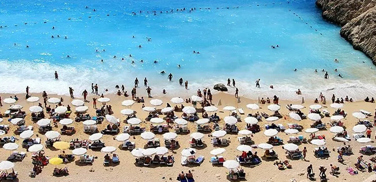 Bikiniyle gezenlere 8 bin 700 lira ceza: Yerel halk rahatsız oluyor