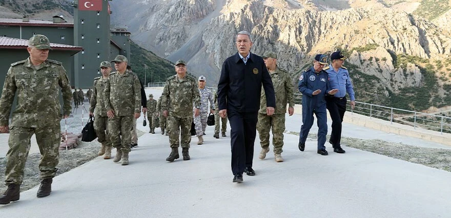 Bakan Akar'dan teröristlerle mücadele mesajı: Tek hedefimiz teröristlerdir