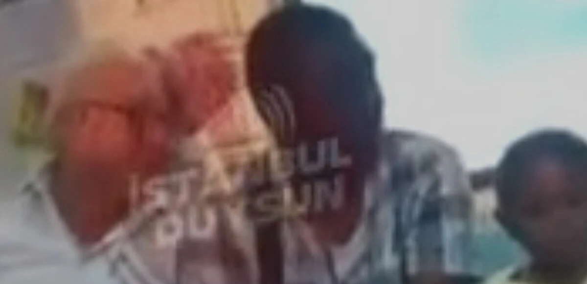 İstanbul metrosunda çirkin olay! Yaşlı adam siyahi aileye küfürler yağdırdı