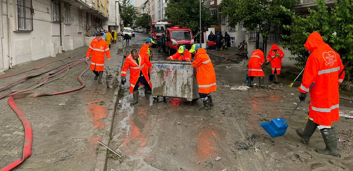 İçişleri Bakanı Soylu sel felaketinin yaşandığı Esenyurt’ta! Nakdi yardım müjdesini verdi