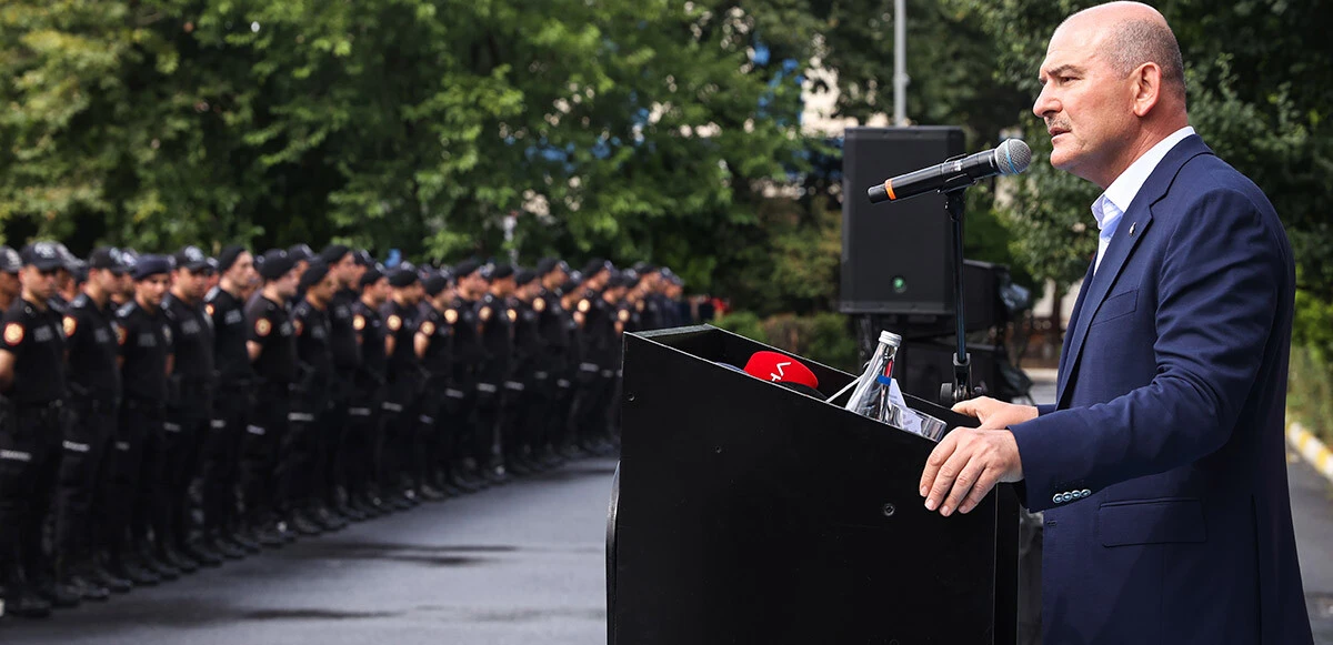 İçişleri Bakanı Soylu, çevik kuvvet polisleriyle bayramlaştı