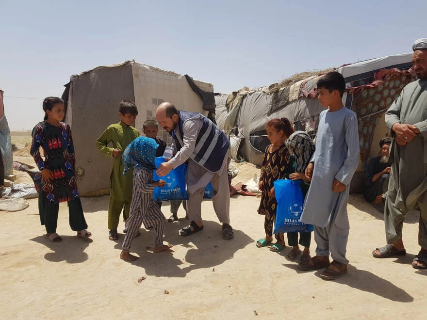 Yaradan'a kurban, yetimlere bayram oldu