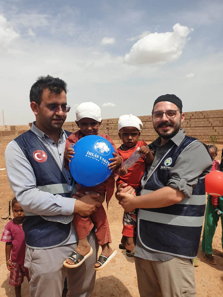 Yaradan'a kurban, yetimlere bayram oldu
