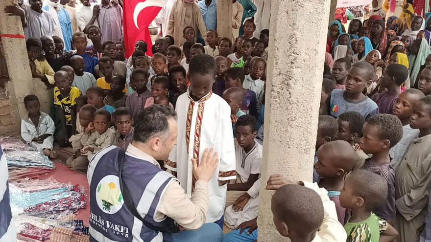 Yaradan'a kurban, yetimlere bayram oldu