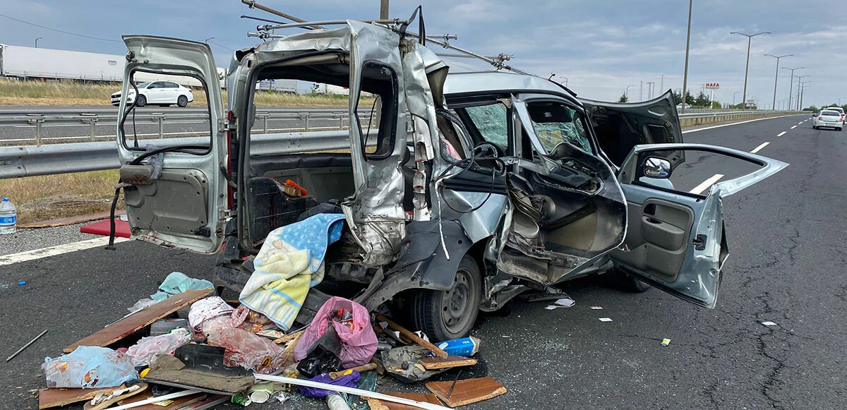 Tekirdağ’da feci kaza! Kamyonun çarptığı araçtaki baba ve ikizler öldü