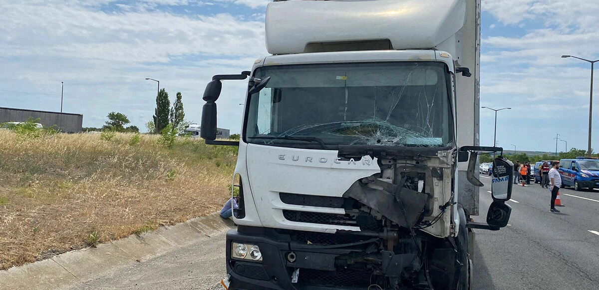 Tekirdağ’da feci kaza! Kamyonun çarptığı araçtaki baba ve ikizler öldü