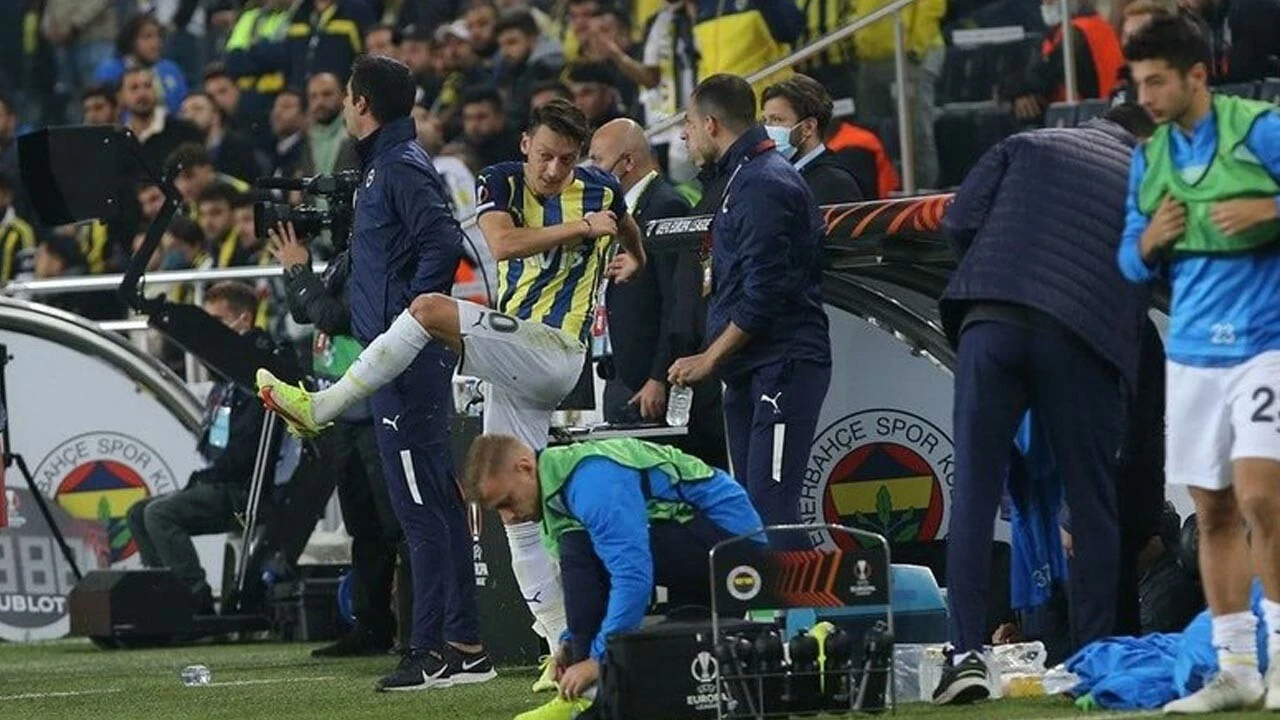 Kadro dışının nedeni ortaya çıktı: Mesut Özil'den İsmail Kartal: Sen kimsin!