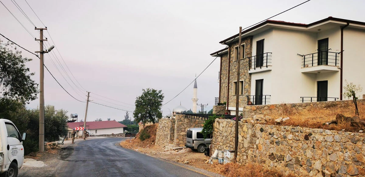 Askerler tahliye edilen evlerde nöbet tutuyor