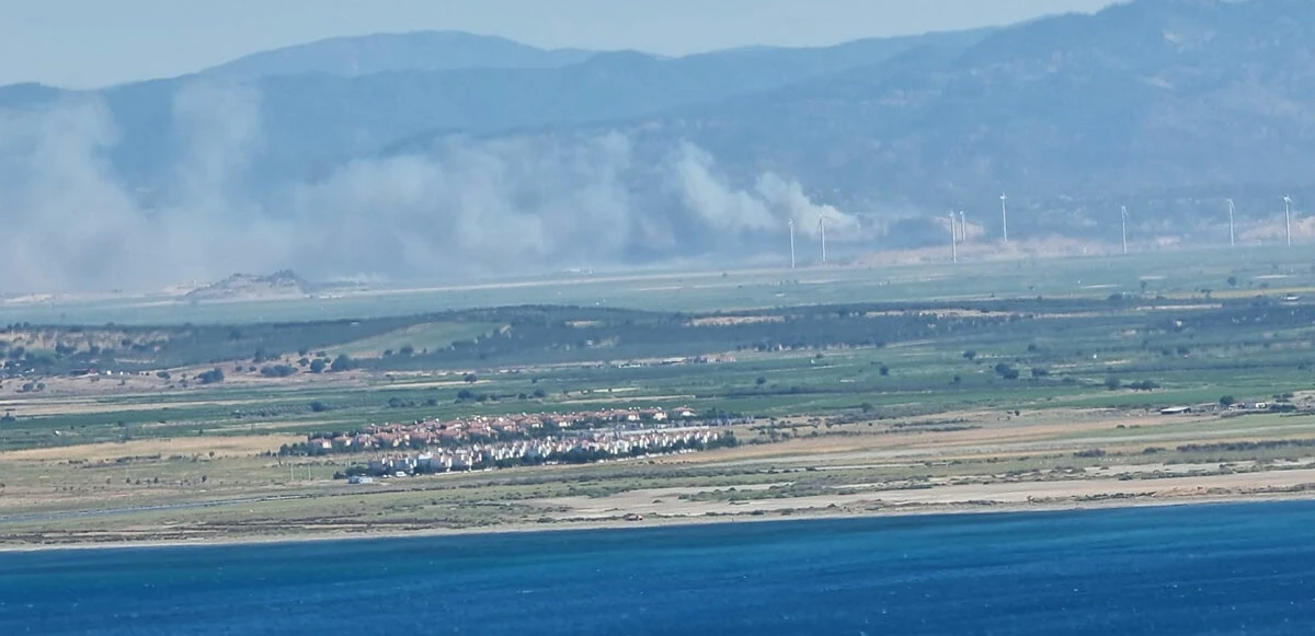 Son dakika: İzmir Bergama'da otluk alanda yangın çıktı