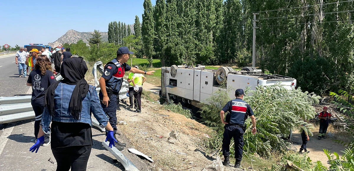 yaralı Denizli'de tur otobüsü şarampole devrildi! Çok sayıda <a href=