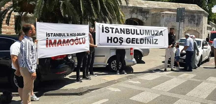 İmamoğlu'na sürpriz pankart: İstanbul'a hoş geldin