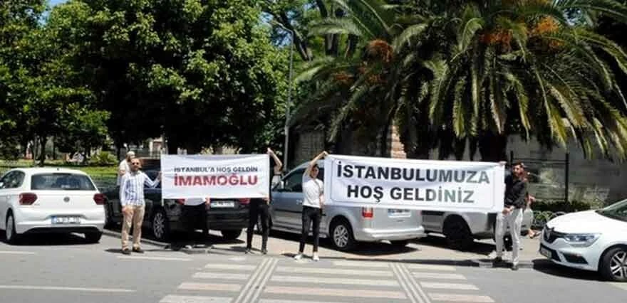 İmamoğlu'na sürpriz pankart: İstanbul'a hoş geldin