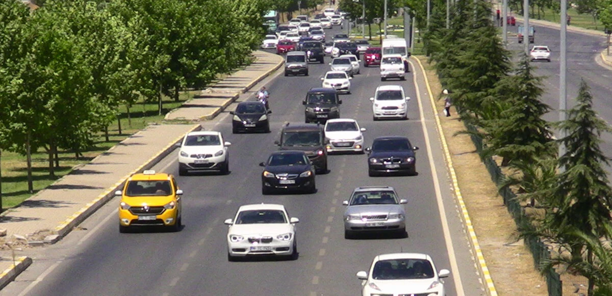Akın akın geliyorlar! Tatilciler dönüş yolunda: Trafik çilesi şimdiden başladı
