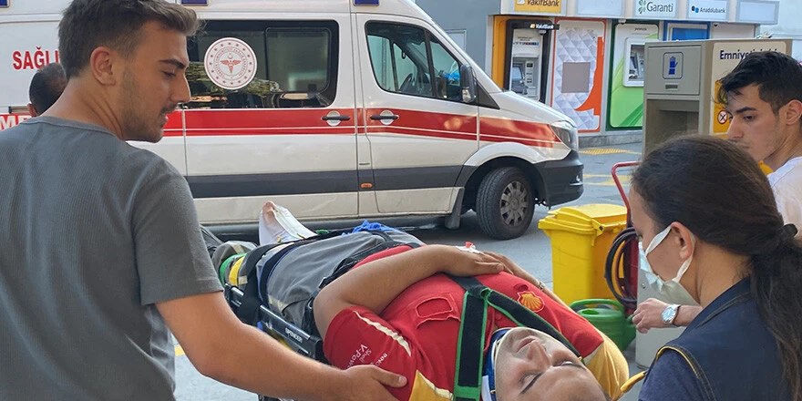 Akaryakıt istasyonunda dehşet anları: 3 yaralı