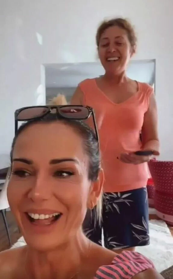 Demet Akalın'dan Survivor Nagihan'a çil çil altınlar! ''Gönüllerin şampiyonu gelmiş''