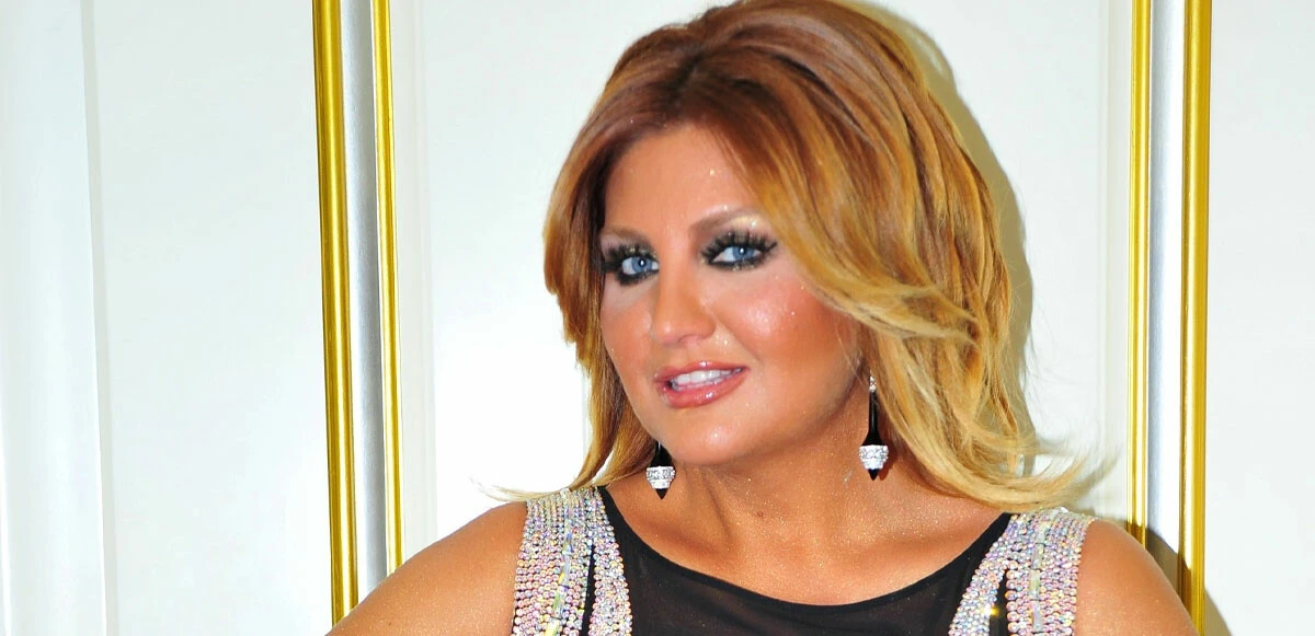 Sibel Can konserinde olay: Belediye Başkanı ile korumalar birbirine girdi! 5 bin kişiyi bırakıp sahneyi terk etti