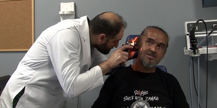 Deniz ve havuzdan çıktıktan sonra dikkat! Kurulanmayan kulaklar tatili zehir edebilir