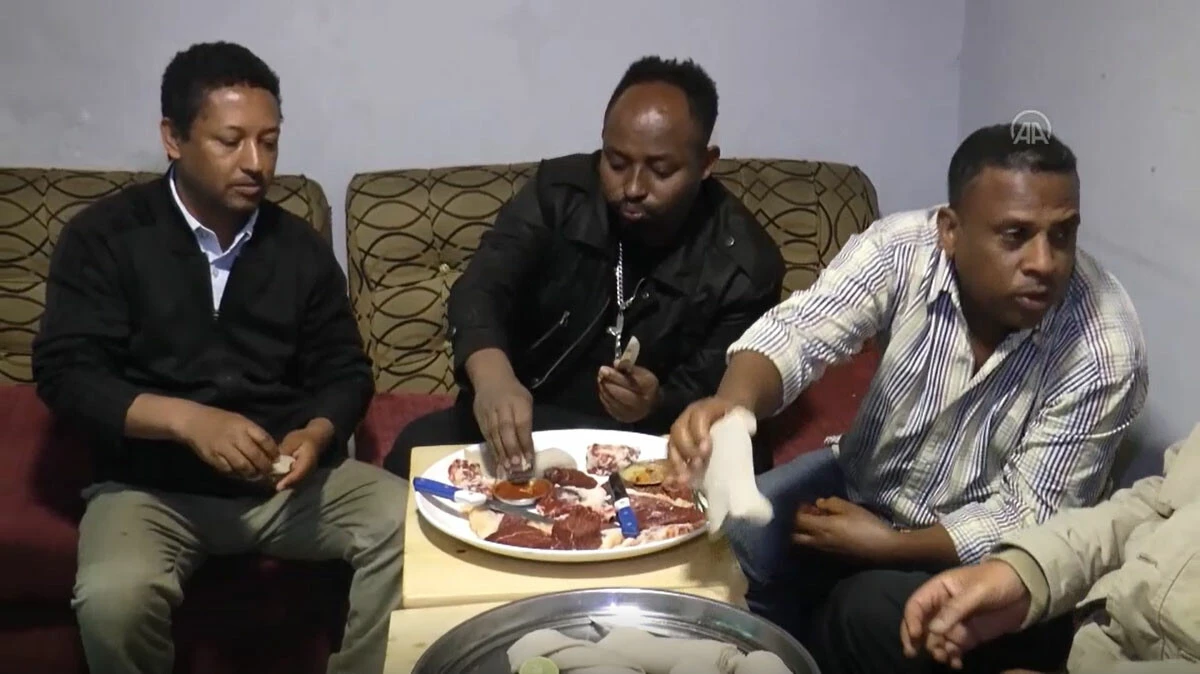 Statü ve zenginlik göstergesi çiğ et yemek! Asırlardır süre gelen alışkanlık şaşırttı