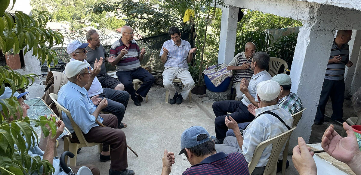 62 yıllık evli çiftten art arda acı haber: Aynı gün farklı evlerde öldüler, yan yana gömüldüler