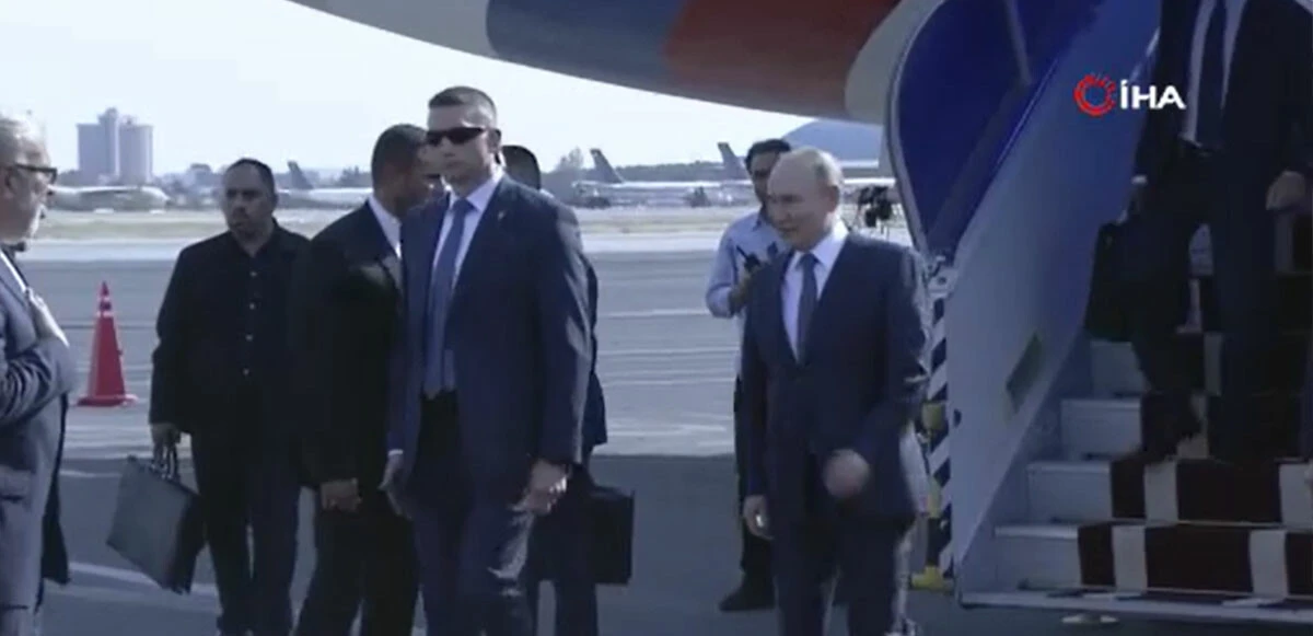 Putin'in yürüyüşü söylentileri yeniden ateşledi! İngiliz basını: Ayakları üzerinde kararsız duruyor