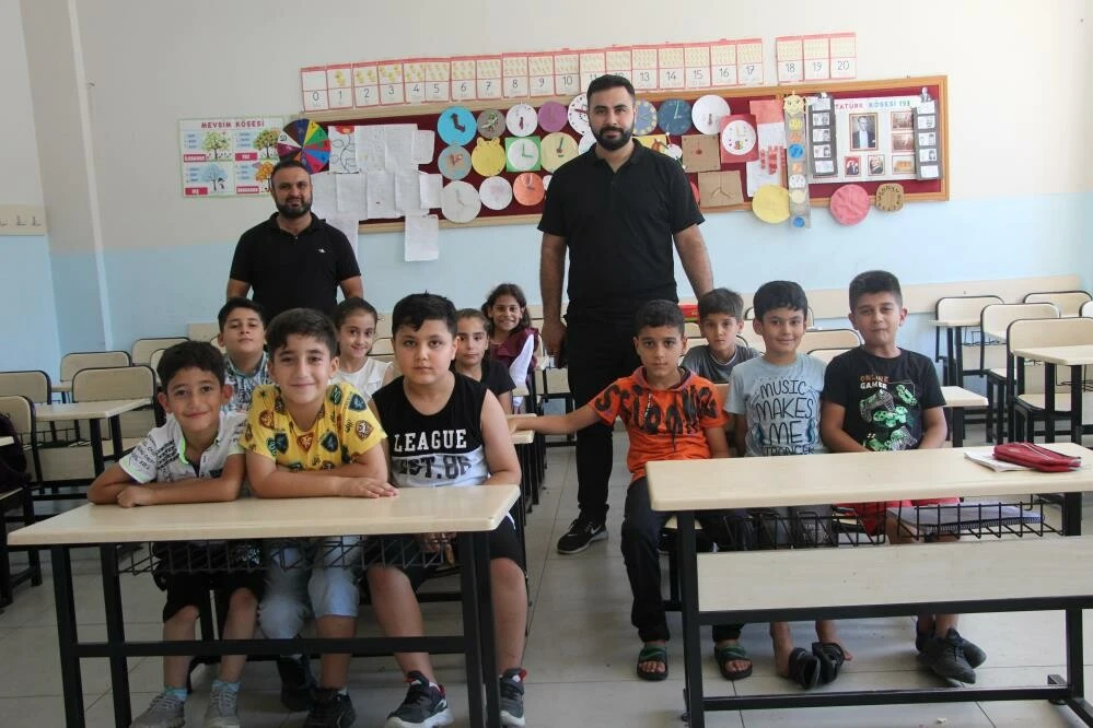 Eğitim aşkı dinmiyor: Öğretmenlikten sosyolojiye, hukuktan astronomiye… 10 yılda 7 üniversite bitirdi, şimdi 8’i okuyor