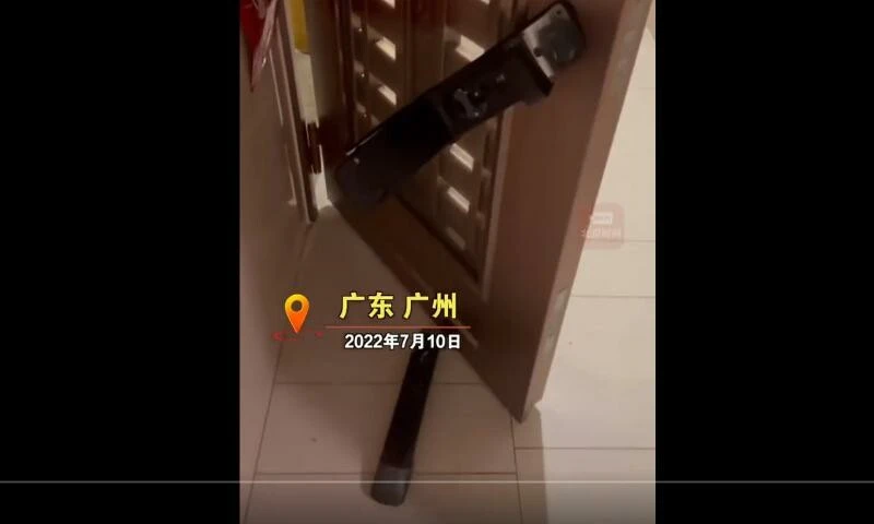 Covid-19 avı başladı! Çin'de kapıları kırıp evlerden pozitif çıkanları topluyorlar