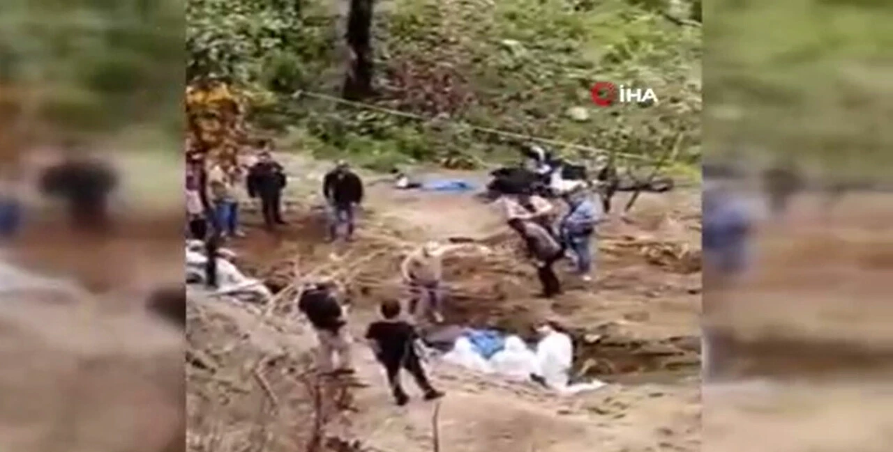 Kayıplarını aramak için çıktılar! Toplu mezardan onlarca ceset çıktı