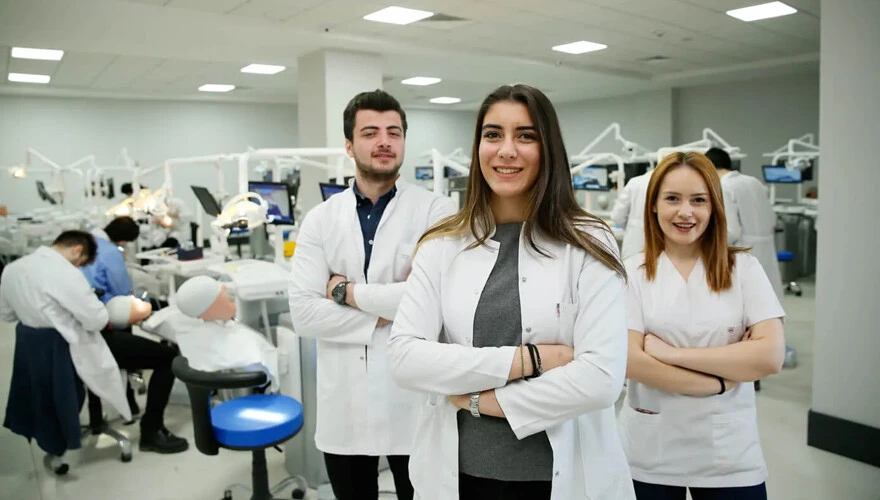 Medipol Üniversitesi Ücretleri 2022: İstanbul Medipol Üniversitesi (Tüm Bölümler) Burslu Lisans, Önlisans, Tıp, Hukuk, Mühendislik, İletişim Fakültesi Fiyatları Ne Kadar Oldu?