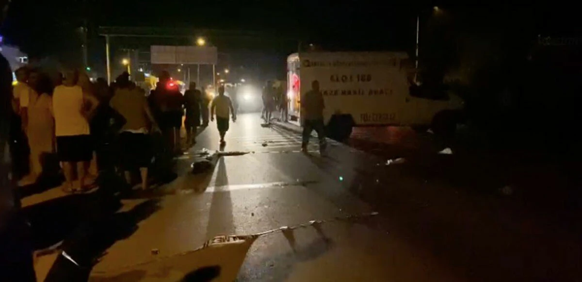 Yolun karşısına geçmek isteyen kadınlara araba çarptı: 3 kişi öldü