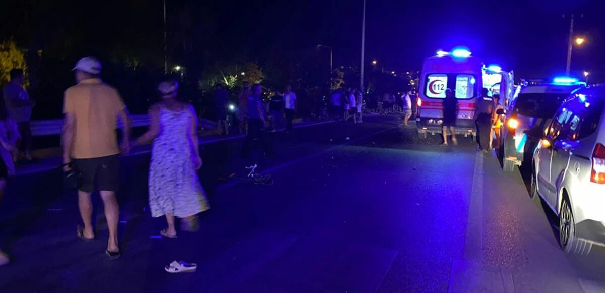 Yolun karşısına geçmek isteyen kadınlara araba çarptı: 3 kişi öldü