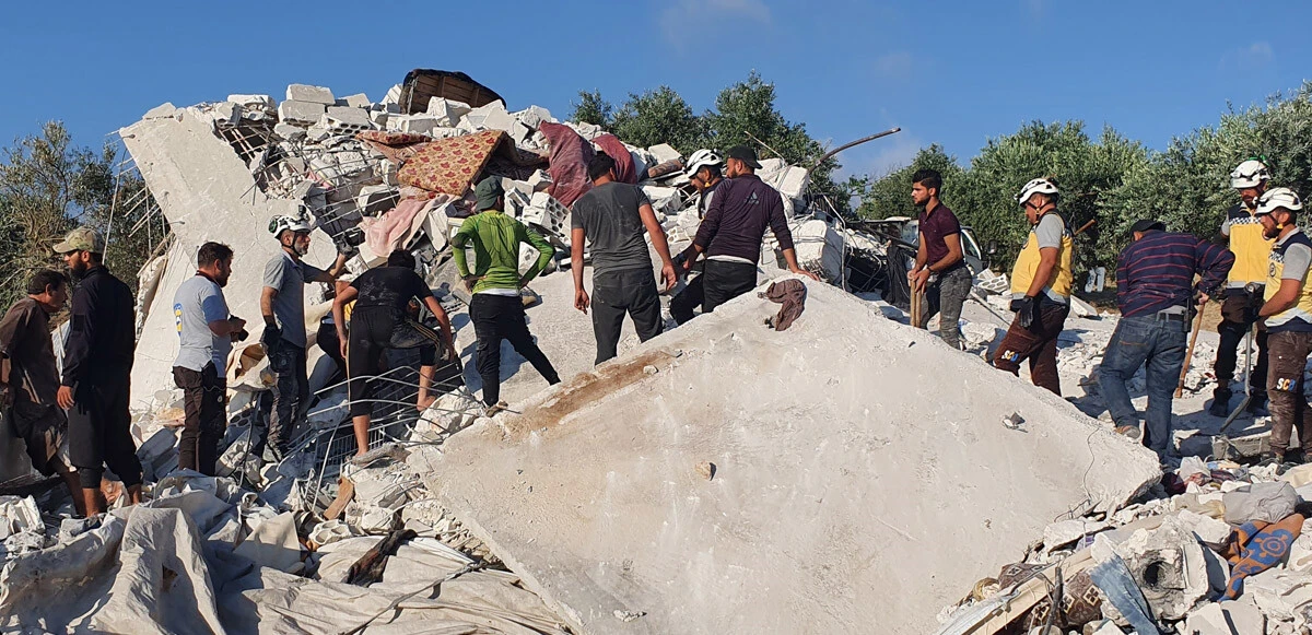 Son dakika! Rusya'dan Suriye'ye hava saldırısı: 5'i çocuk 7 sivil hayatını kaybetti