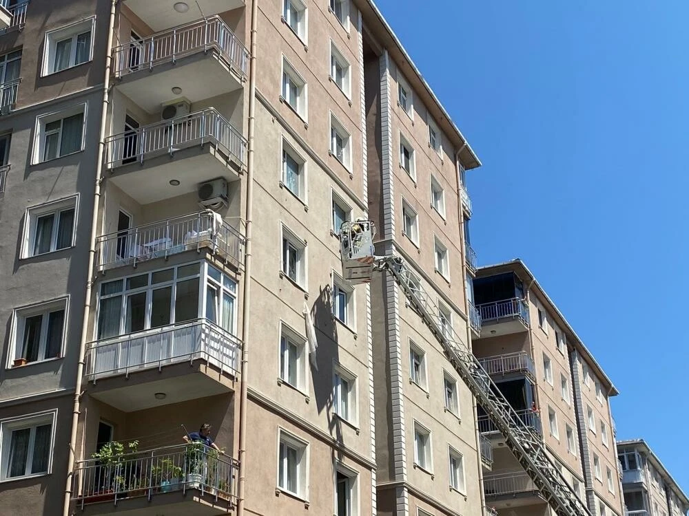 Son dakika! Üsküdar'da doğalgaz patlaması: Bölgeye çok sayıda ekip sevk edildi