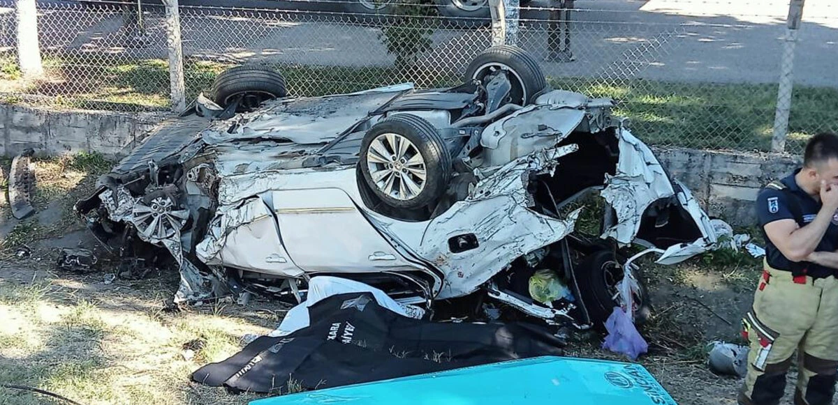 Anne ve kızını hayattan koparan kaza: Otluğa uçtu, taklalar atarak metrelerce sürüklendi, ağaca çarpıp durdu