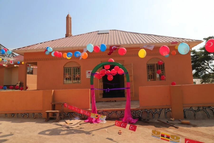 Sadakataşı'ndan Uganda'ya eğitim kompleksi