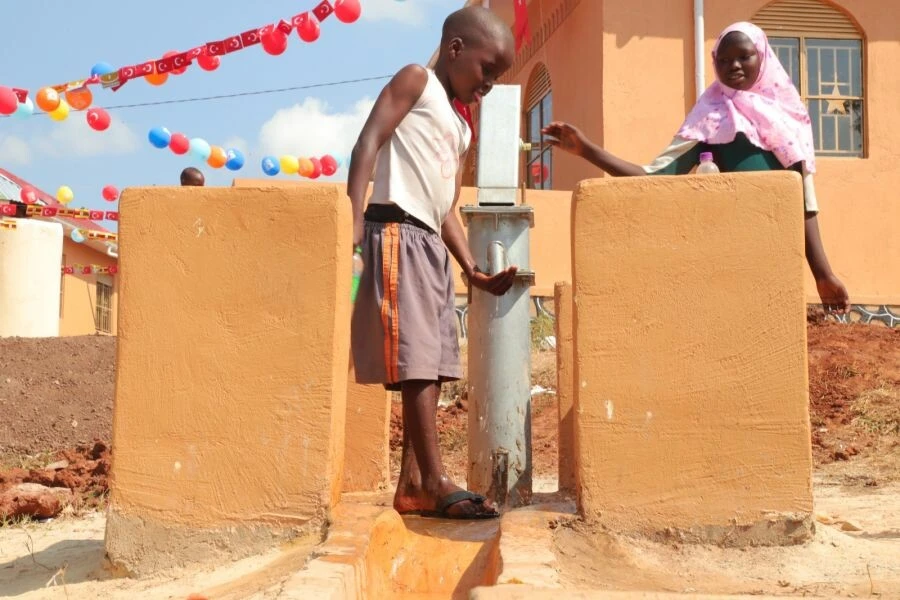 Sadakataşı'ndan Uganda'ya eğitim kompleksi