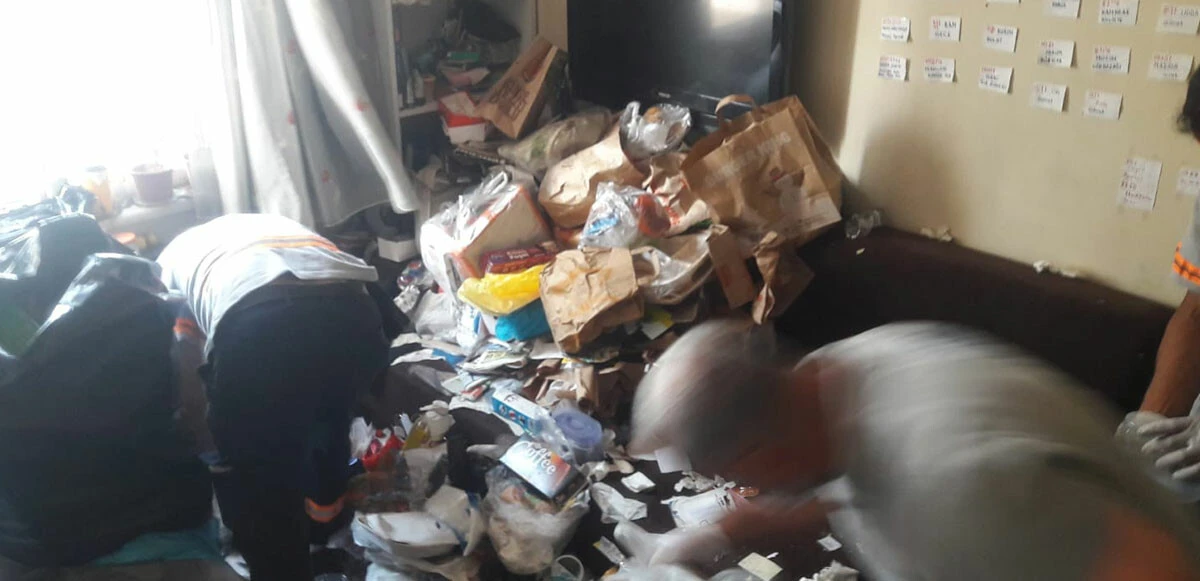 Bunu yapan insan olamaz! Yeğenini 1 yıl boyunca çöp evde kilitli tuttu, işkence etti