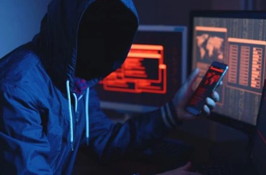 Cep telefonunda bu 3 işareti görenler dikkat! Takip ediyor olabilirler