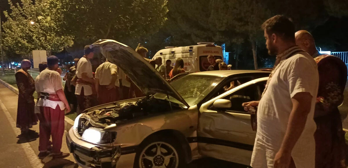 Yaralılar şoka girdi: Trafik kazasına ilk müdahaleyi mehter takımı yaptı