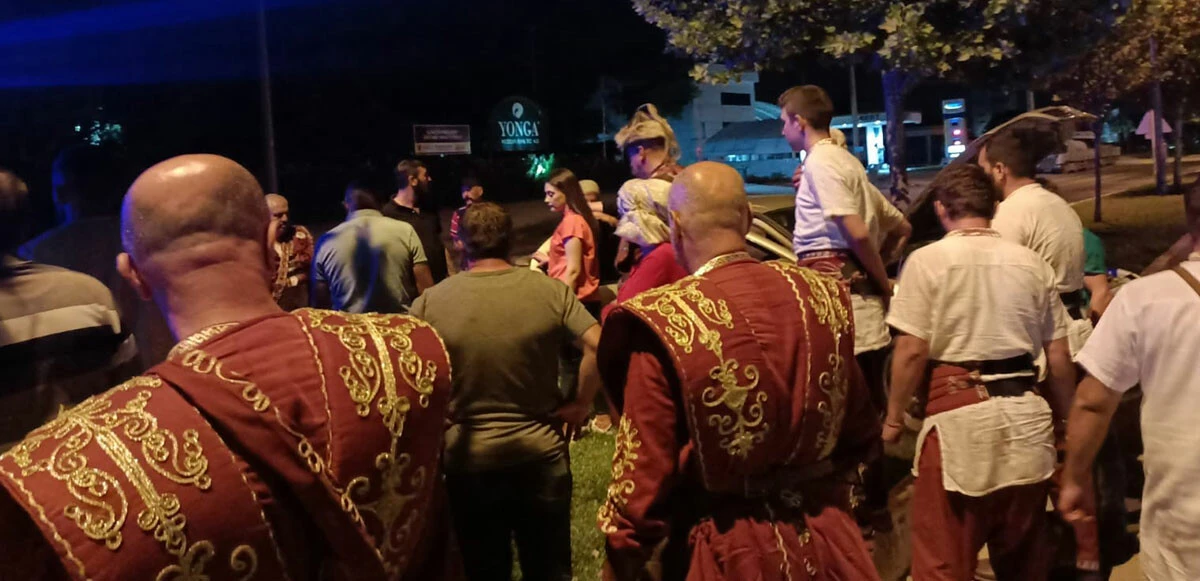 Yaralılar şoka girdi: Trafik kazasına ilk müdahaleyi mehter takımı yaptı