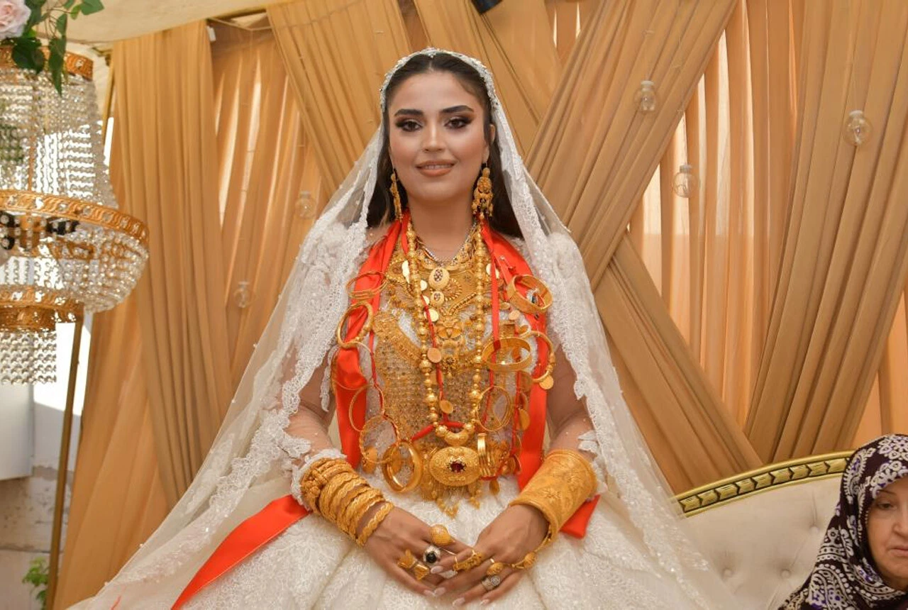 Geline takılan takı görenleri hayrete düşürdü