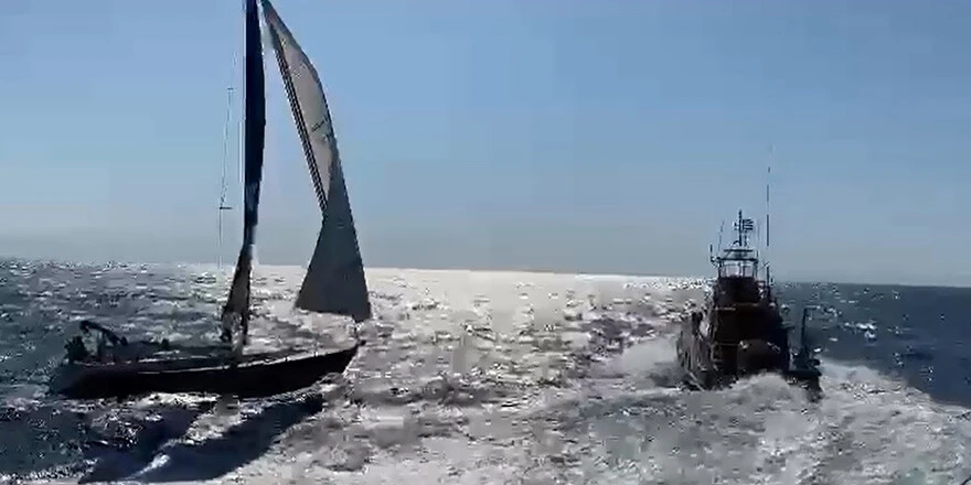 Ege Denizi'nde gergin anlar: Yunan botu manevralarla uzaklaştırıldı