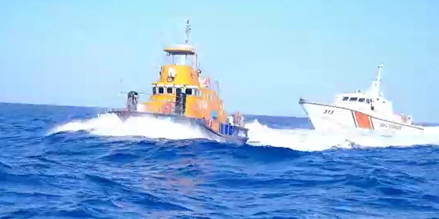 Ege Denizi'nde gergin anlar: Yunan botu manevralarla uzaklaştırıldı