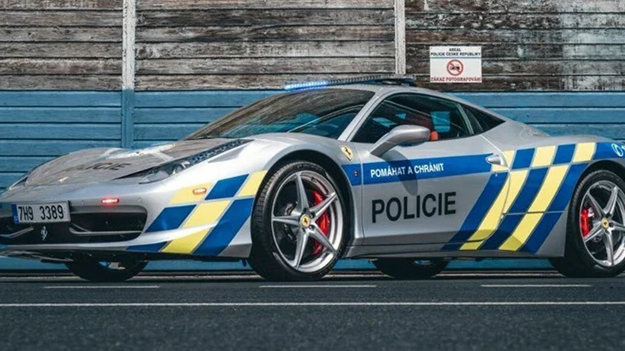 Ferrari artık hırsız kovalayacak! Suçlulardan alındı polise verildi